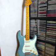 Guitarra tipo 70s Stratocaster / partscaster, buenas maderas y componentes. · Valencia · 520 €