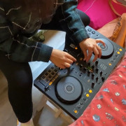 Controladora Pioneer DJ DDJ-FLX4 – Como Nueva (Solo 2 semanas de uso) · Madrid · 285 €
