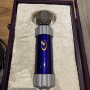 Violet Design - The flamingo standard · Madrid · 2000 €