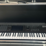 AKAI MPC KEY 61 + Flightcase + Soporte K&M Spider Baby + Funda para el soporte