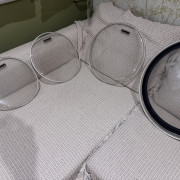 Varios sets de parches REMO y EVANS