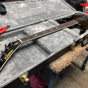Compro Bajo Kramer Forum III 4 cuerdas con pastillas Spector y necktrough. · Madrid