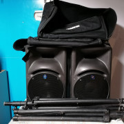 Altavoces activos Mackie SRM450 + tripodes + fundas · Madrid · 790 €