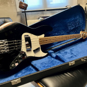 Fender Jazz Bass Standard con mástil Precision · Madrid · 850 €