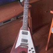 Gibson fly v 2005 · Bizkaia · 1500 €