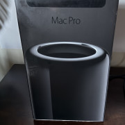 Mac Pro 6.1 2020 12 Cores 64 Gb como nuevo · Madrid · 1400 €