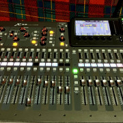 Mesa beringer x32 con fligcase · Granada · 1300 €