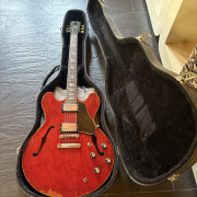 Estuche rígido para 335 o similar · Valencia · 50 €
