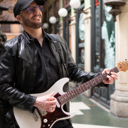 Por qué tus solos suenan a ejercicio y no a música. · Madrid