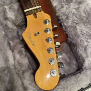Vendo *FENDER STRATOCASTER ULTRA