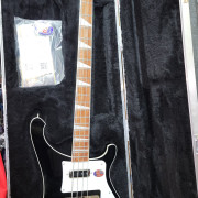 Bajo Rickenbacker 4003 Jetglo 2026. Nuevo sin estrenar. · Madrid · 2700 €