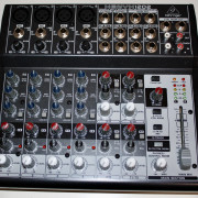Mesa de mezclas Behringer Xenyx 1202