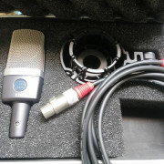AKG C214 - Micrófono de condensador + accesorios · Barcelona · 100 €