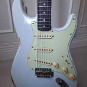 Stratocaster relic nitrocelulosa.