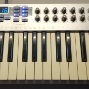 Teclado controlador MIDI EMU Xboard-25 · Valencia · 45 €