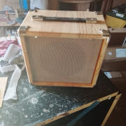 Pantalla con altavoz Fender 8'" 20w. a 8 oh. · Cáceres · 50 €