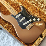 Fender Bruno Mars Signature Stratocaster 2023 - Mars Mocha · Madrid · 2490 €
