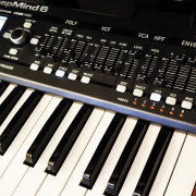 Sintetizador Behringer Deepmind 6 + extras · Granada · 325 €