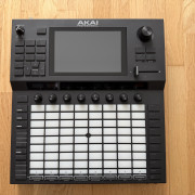 Akai Force + SSD 1TB Samsung. Workstation standalone, estado mint.