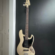Fender Aerodyne Jazz Bass edición limitada · A Coruña · 800 €