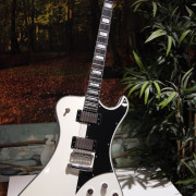 HAGSTROM FANTOMEN Blanca + ESTUCHE ORIGINAL