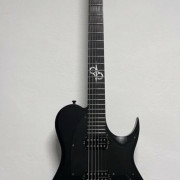 Guitarra Solar con Evertune y pastillas Bare Knuckle