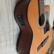 Guitarra española amplificada Manuel Rodríguez · A Coruña · 200 €
