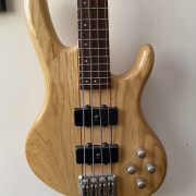 Bajo Washburn RB4000 · Madrid · 800 €