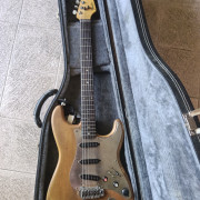 Fender strato japonesa · A Coruña · 500 €