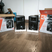 Pareja JBL LSR 305 (Monitores de estudio 5") + Cajas Originales · A Coruña · 210 €