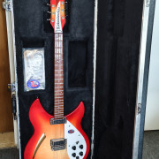Rickenbacker 330 Fireglo 2026. Guitarra nueva aun sin estrenar. · Madrid · 2250 €