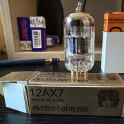 Lote 5 válvulas 12AX7/ECC83 NUEVAS Electro-Harmonix · Málaga · 69 €