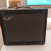 Fender Mustang GTX100 + GTX-7 + funda — Impecable / Muy poco uso · Bizkaia · 395 €