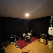 Buscamos banda para compartir local +34 722 82 31 67 · Madrid