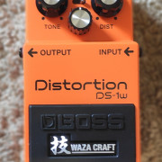Pedal de guitarra Boss DS1W