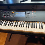 Yamaha MODX8 + Funda Rígida con Ruedas · Madrid · 1000 €