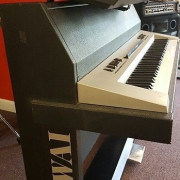 Piano electro acústico Kawai 705M