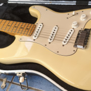Fender Stratocaster American Special Olympic White (Buttercream) NOS / 2002 · Sevilla · 1500 €
