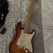Fender American Deluxe Ash Stratocaster Aged Cherry Sunburst · Sevilla · 1375 €