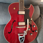 Guitarra Eléctrica Guild Starfire III Bigsby Cherry Red · Valencia · 950 €