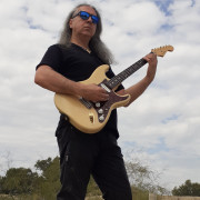 Guitarrista de sesión y estudio · Valencia