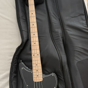Vendo bajo eléctrico Squier Affinity Jaguar Bass H MN + accesorios · Madrid · 330 €