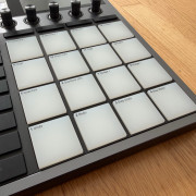 Native Instruments Maschine+ Sistema de producción standalone, mint