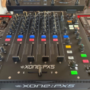 Mesa dj XONE PX5 4 canales