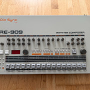 Dinsync RE-909 - Réplica 1:1 TR-909 con piezas raras y mods, mint
