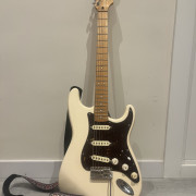 Fender Stratocaster MIM 90s mejorada · Madrid · 650 €