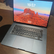 Apple MacBook Air 15" M5 16gb RAM 512gb Disco duro con 2 con 2 meses de uso · Valencia · 1450 €