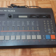Kawai R-100 caja de ritmos