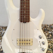 Musicman StingRay Ernie Ball 5 · Barcelona · 2500 €