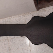 Estuche Thomann para guitarras tipo 335 · Madrid · 60 €